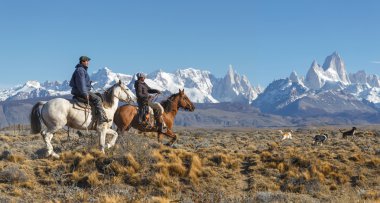 El Chalten, Mount Fitz Roy, Arjantin - 16 Nisan: Gaucho karşı