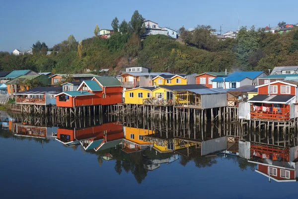 Σπίτια σε ξυλοπόδαρα (palafitos) στην Παταγονία Castro, Chiloe νησί, — Φωτογραφία Αρχείου