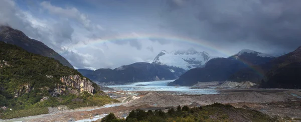 Explorador gletsjer en Mount San Valentin - de hoogste piek in — Stockfoto