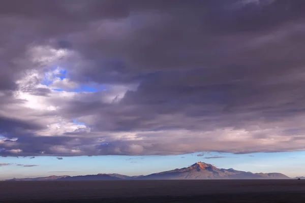 Salar de Uyuni é o maior apartamento de sal do mundo, Altiplano, Bol — Fotografia de Stock