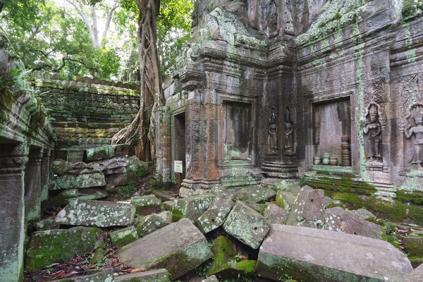 Stone murals and sculptures in Angkor wat, Cambodia — Stock Photo, Image