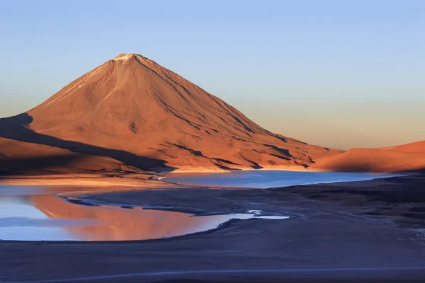 Lagoa Verde (Laguna Verde), Altiplano, Bolívia — Fotografia de Stock