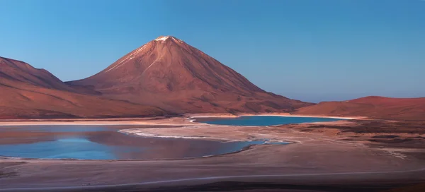 Green Lagoon (Laguna Verde), Altiplano, Bolivia — Stock Photo, Image