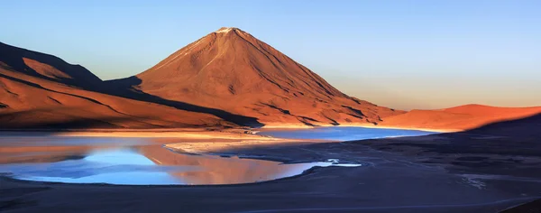 Lagoa Verde (Laguna Verde), Altiplano, Bolívia — Fotografia de Stock