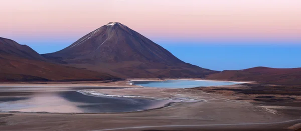 Grüne lagune (laguna verde), altiplano, bolivien — Stockfoto