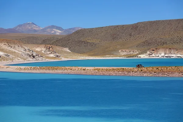Skyblue lagoon, vulcão Uturuncu, Altiplano, Bolívia — Fotografia de Stock