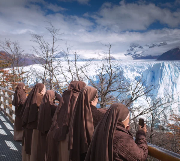 MONKS AT PERITO MORENO GALCIER - APRIL 17: Monks at Perito Moren — Stok fotoğraf