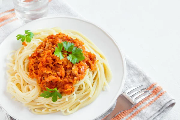 Espaguetis con salsa vegetal — Foto de Stock