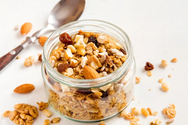 Zelfgemaakte granola met noten — Stockfoto