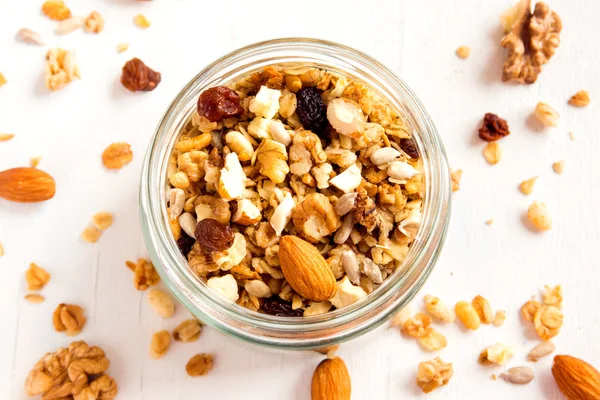 Zelfgemaakte granola met noten — Stockfoto