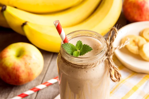 Batido de frutas con menta —  Fotos de Stock