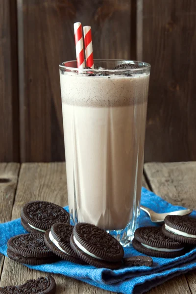 Hausgemachter Milchshake mit Keksen — Stockfoto