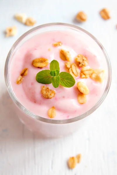 Yogurt alla fragola con muesli — Foto Stock