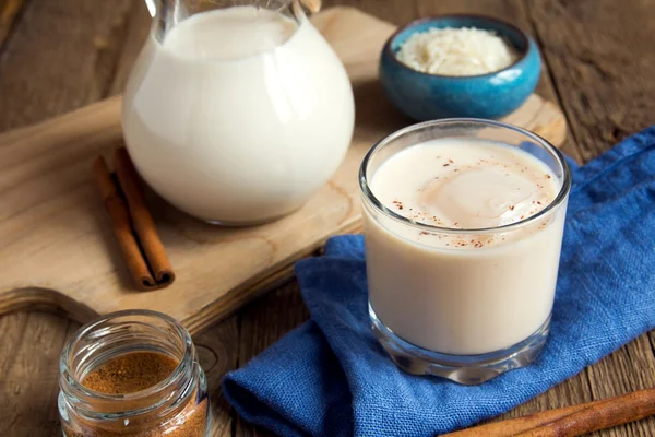 Horchata mit Zimt — Stockfoto