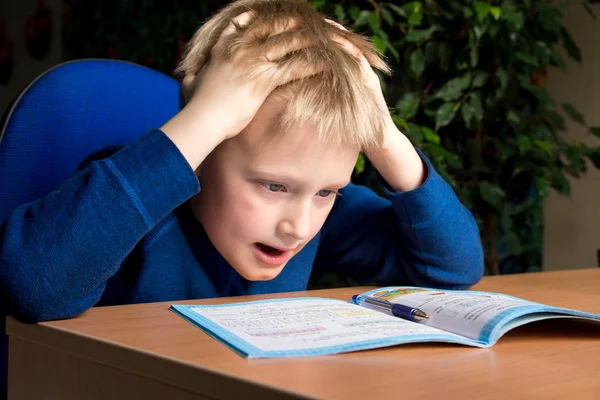 Svårt skolan läxor — Stockfoto