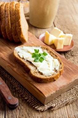 ekmek ve tereyağı
