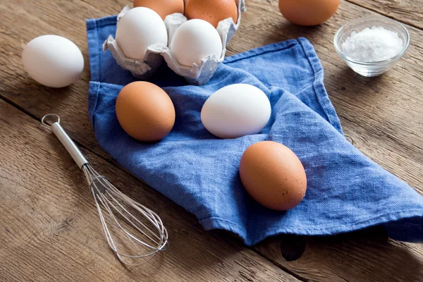 Ovos orgânicos crus — Fotografia de Stock
