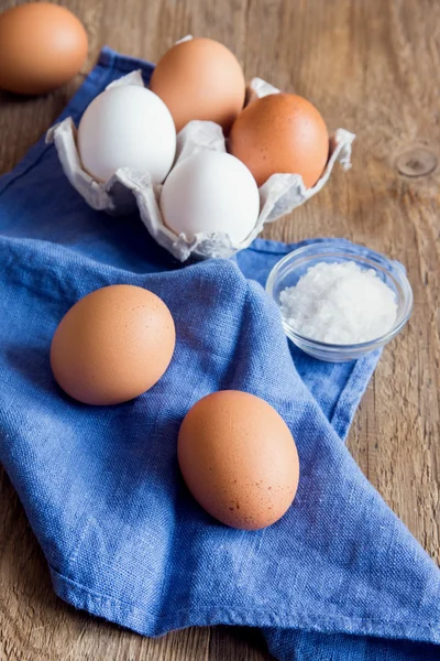 Ovos orgânicos crus — Fotografia de Stock