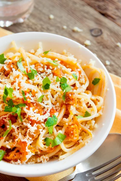 Spagetti Bolonez parmesan ile — Stok fotoğraf