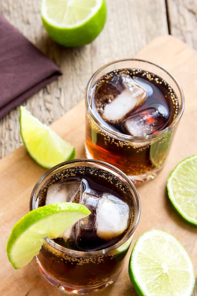 Rum e cola Cuba Libre drink — Fotografia de Stock