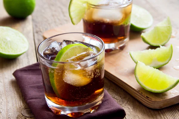 ROM ve cola Cuba Libre içki