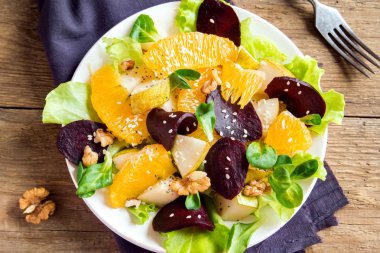 Pancar ve portakal salatası