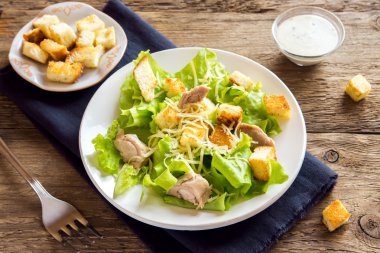 tavuklu Sezar salata