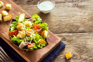 tavuklu Sezar salata