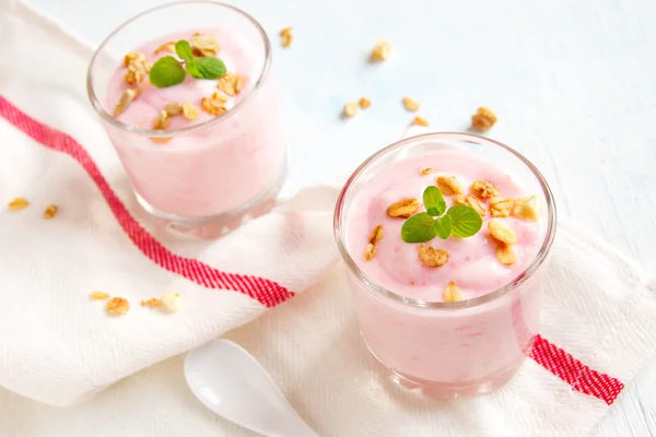 Yogurt alla fragola con muesli — Foto Stock