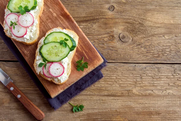 Vegetarian sandwiches with ricotta cheese — Stock Photo, Image