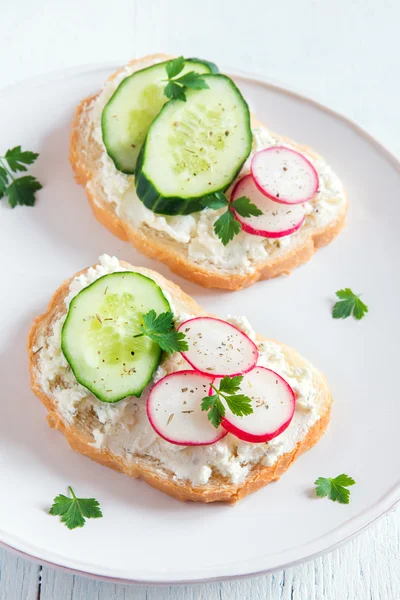 Vegetarian sandwiches with ricotta cheese — Stock Photo, Image