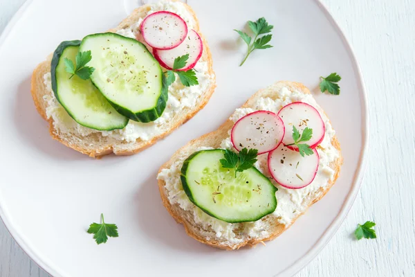 Vegetarian sandwiches with ricotta — Stock Photo, Image
