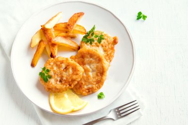  Balık köftesi patates kızartması ile