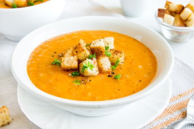 croutons sebze çorbası