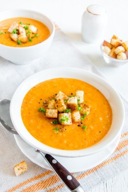 croutons sebze çorbası