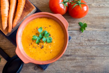 Sebze kremalı çorba.