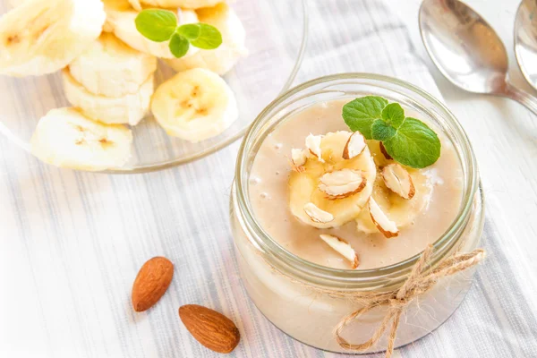 Banaan mousse met amandel — Stockfoto