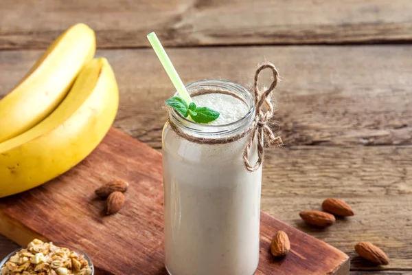 Pisang smoothie dengan mint — Stok Foto