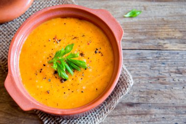 Sebze kremalı çorba.