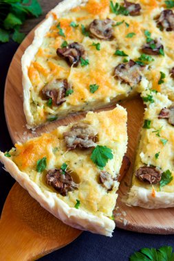 Mantarlı kiş pasta