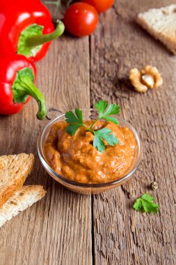 Közlenmiş biber Sos