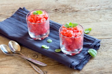 Nane ile çilek granita