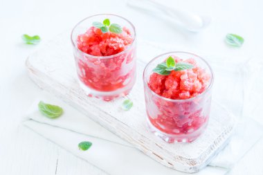Nane ile çilek granita