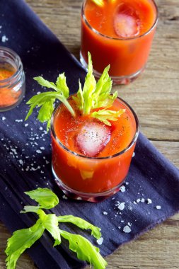 Kerevizli domates suyu.