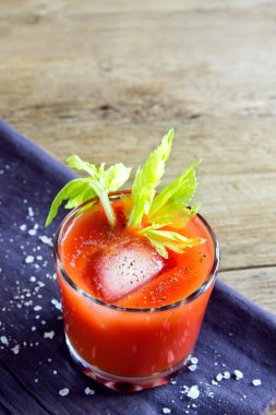 Kerevizli domates suyu.