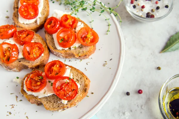 Bruschetta with roasted tomatoes — Stock Photo, Image