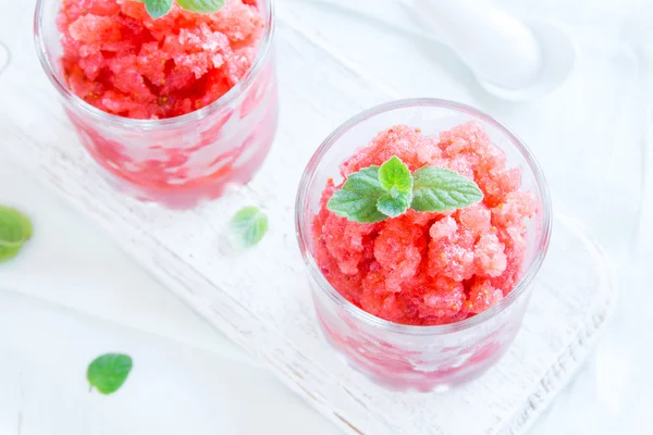 Nane ile çilek granita