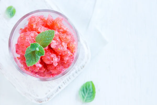 Granita di fragole con menta — Foto Stock