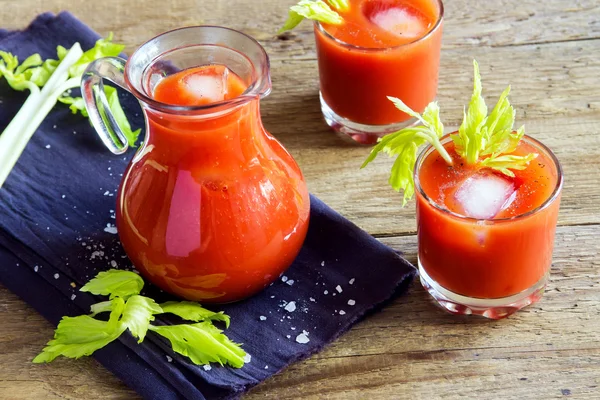Sok pomidorowy z selerem — Zdjęcie stockowe