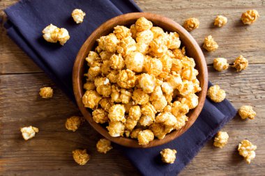 Ev yapımı karamel patlamış mısır